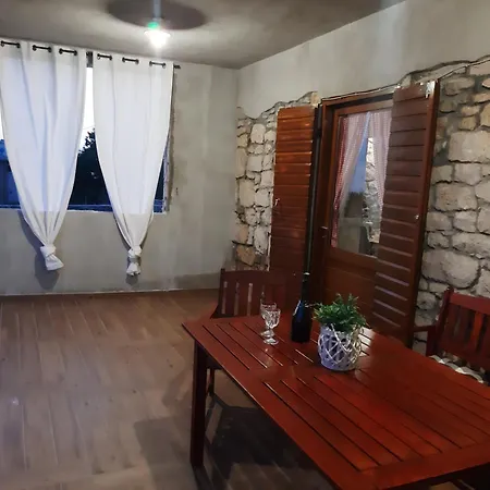 Nino Apartman *