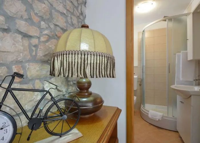 Nino アパート ザダル